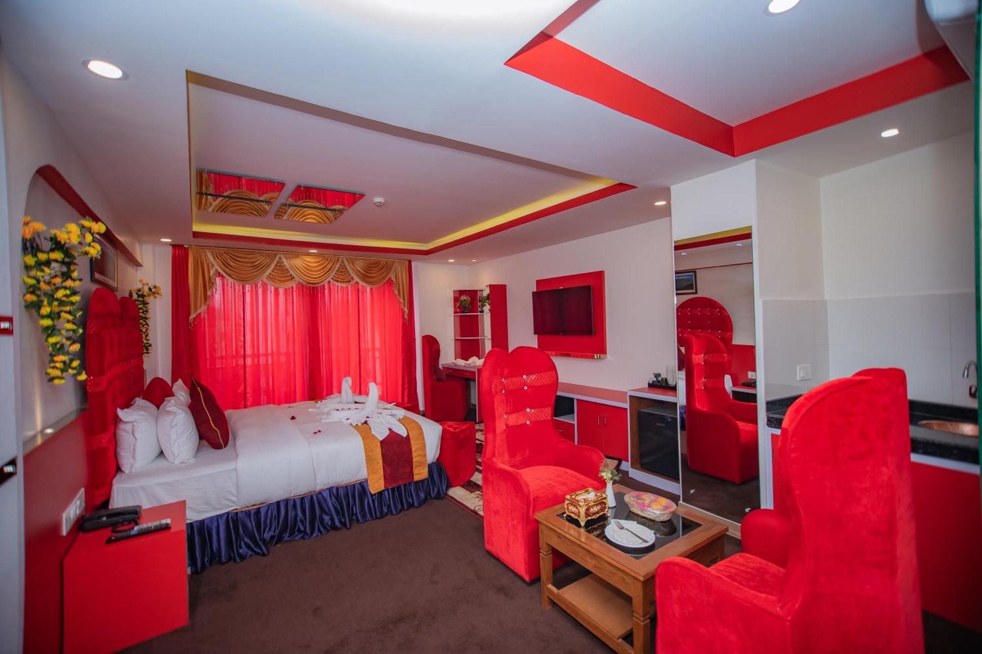 Hotel Pokhara Village & Spa Экстерьер фото