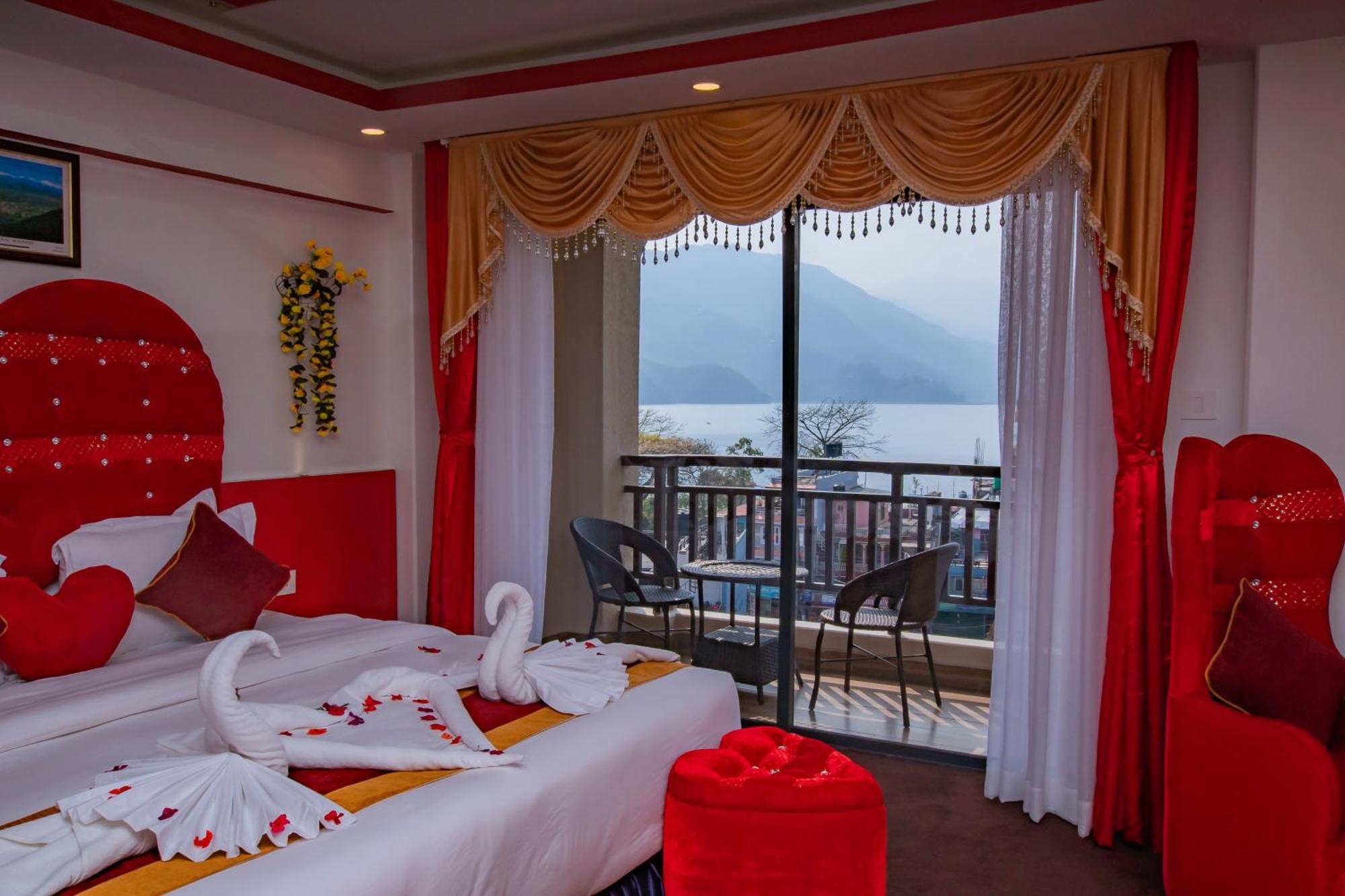Hotel Pokhara Village & Spa Экстерьер фото