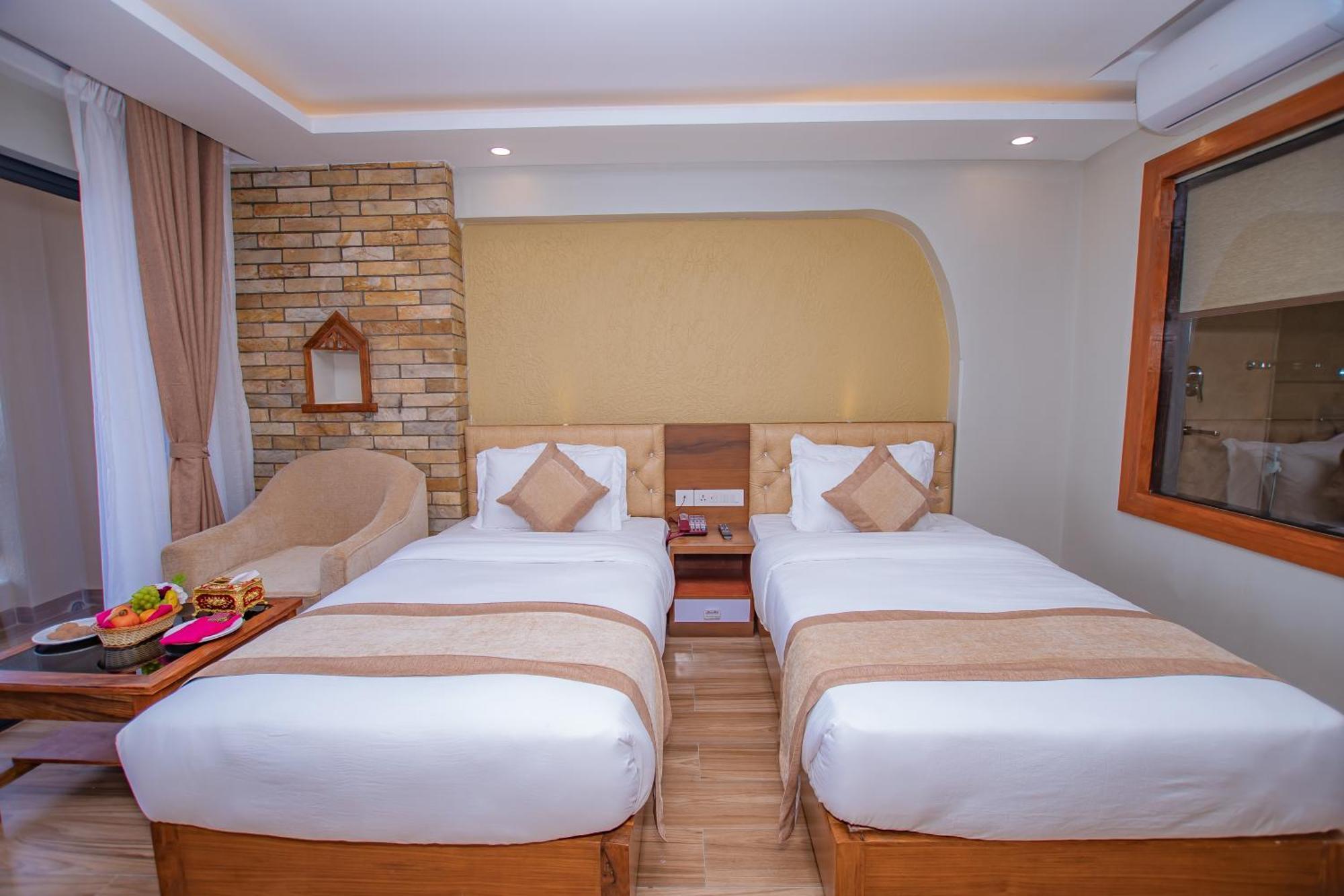 Hotel Pokhara Village & Spa Экстерьер фото