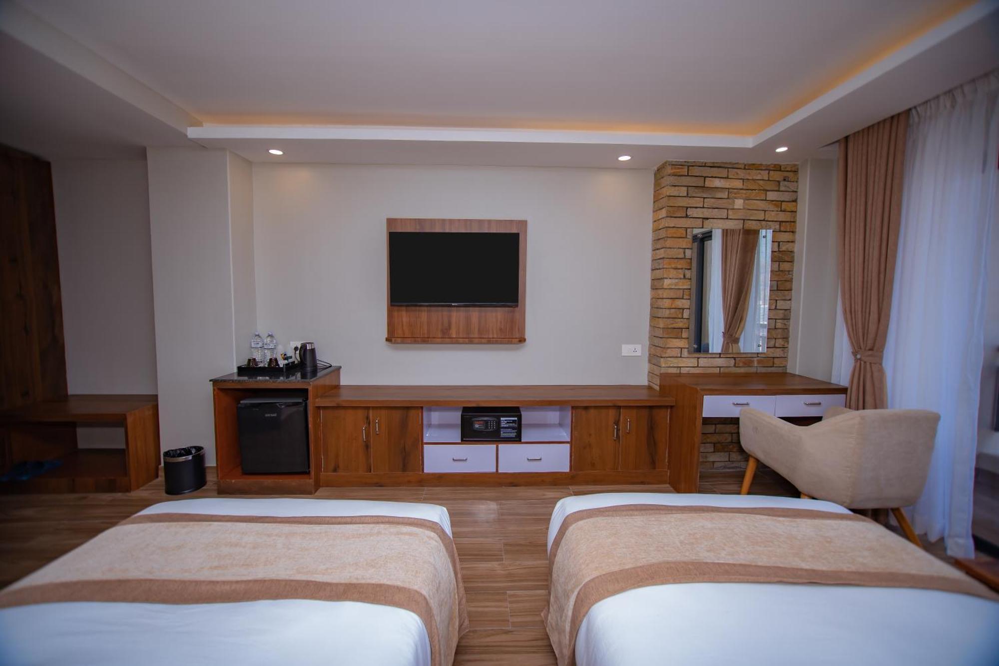 Hotel Pokhara Village & Spa Экстерьер фото