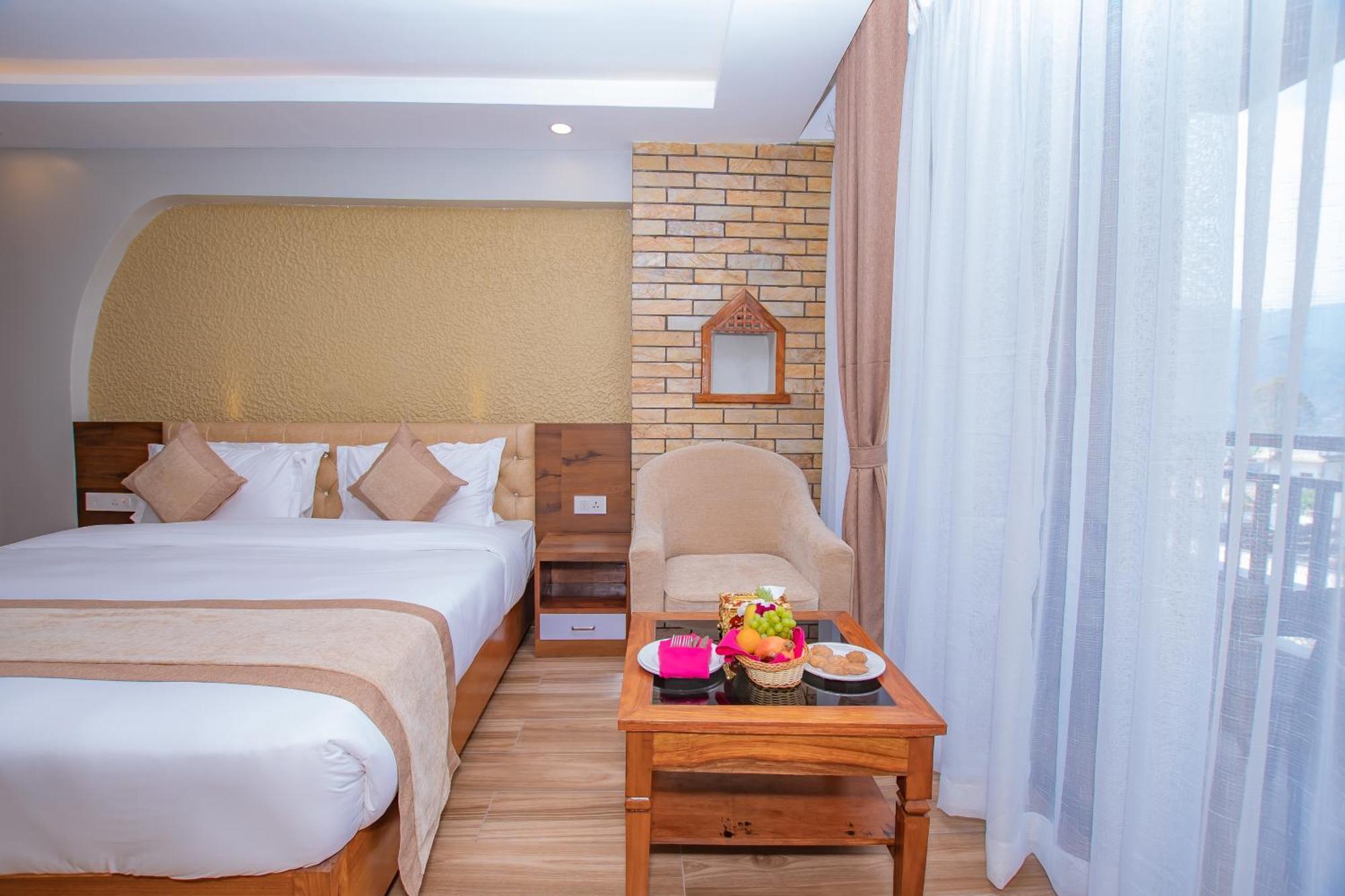 Hotel Pokhara Village & Spa Экстерьер фото