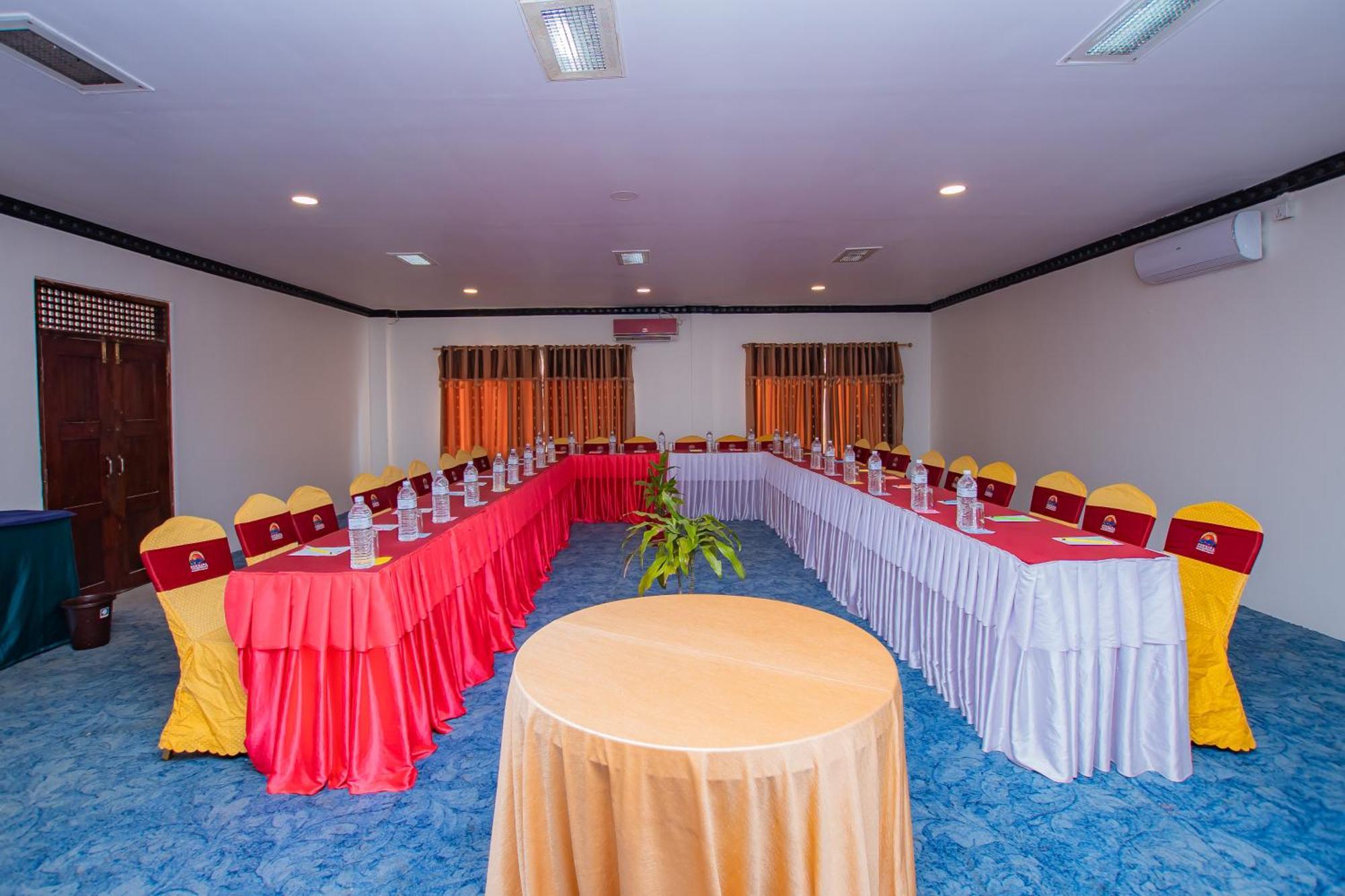 Hotel Pokhara Village & Spa Экстерьер фото