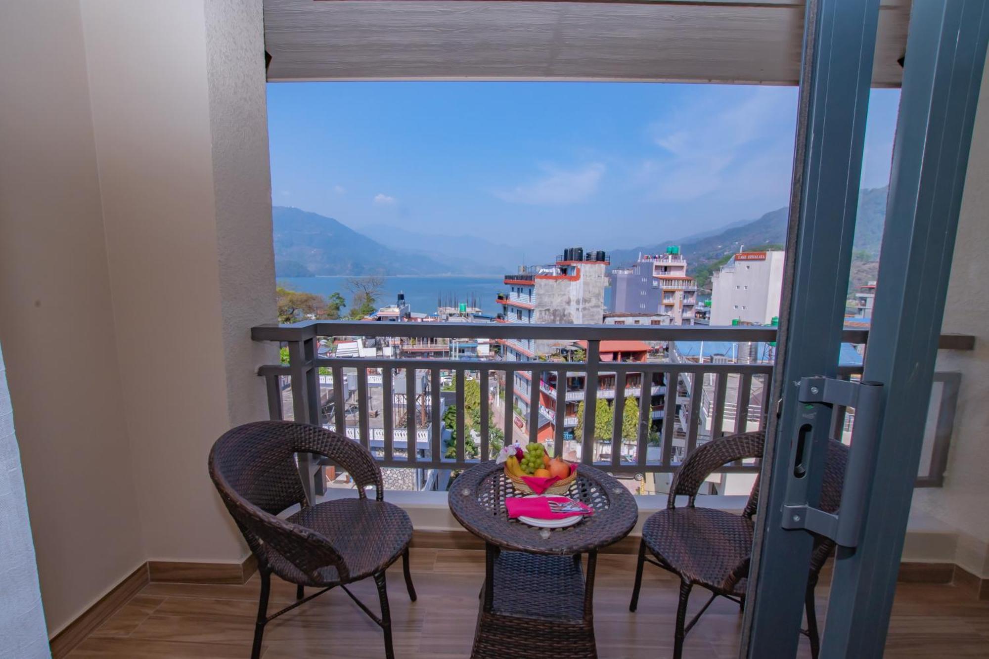 Hotel Pokhara Village & Spa Экстерьер фото