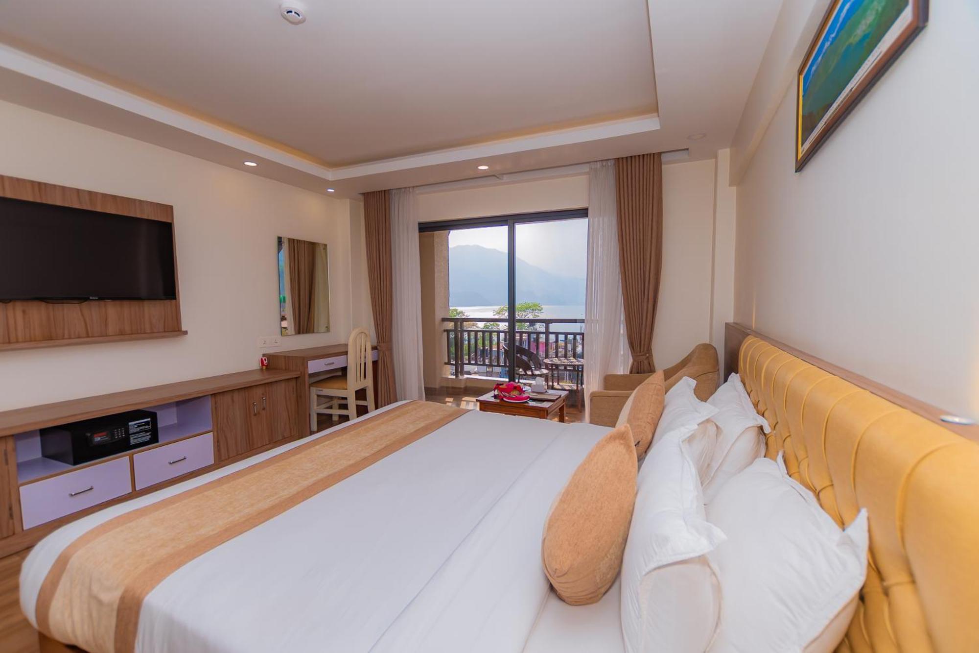 Hotel Pokhara Village & Spa Экстерьер фото