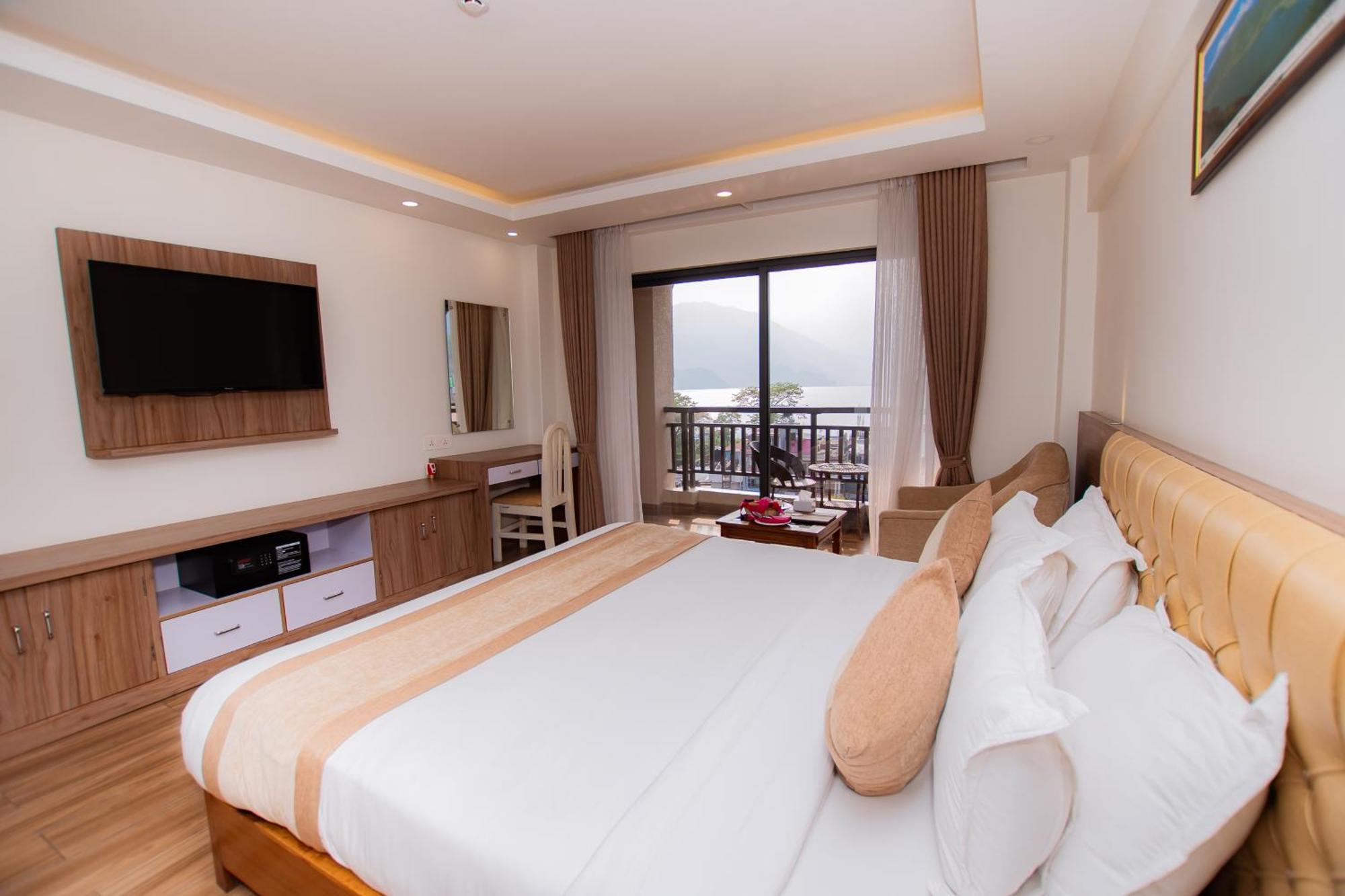 Hotel Pokhara Village & Spa Экстерьер фото